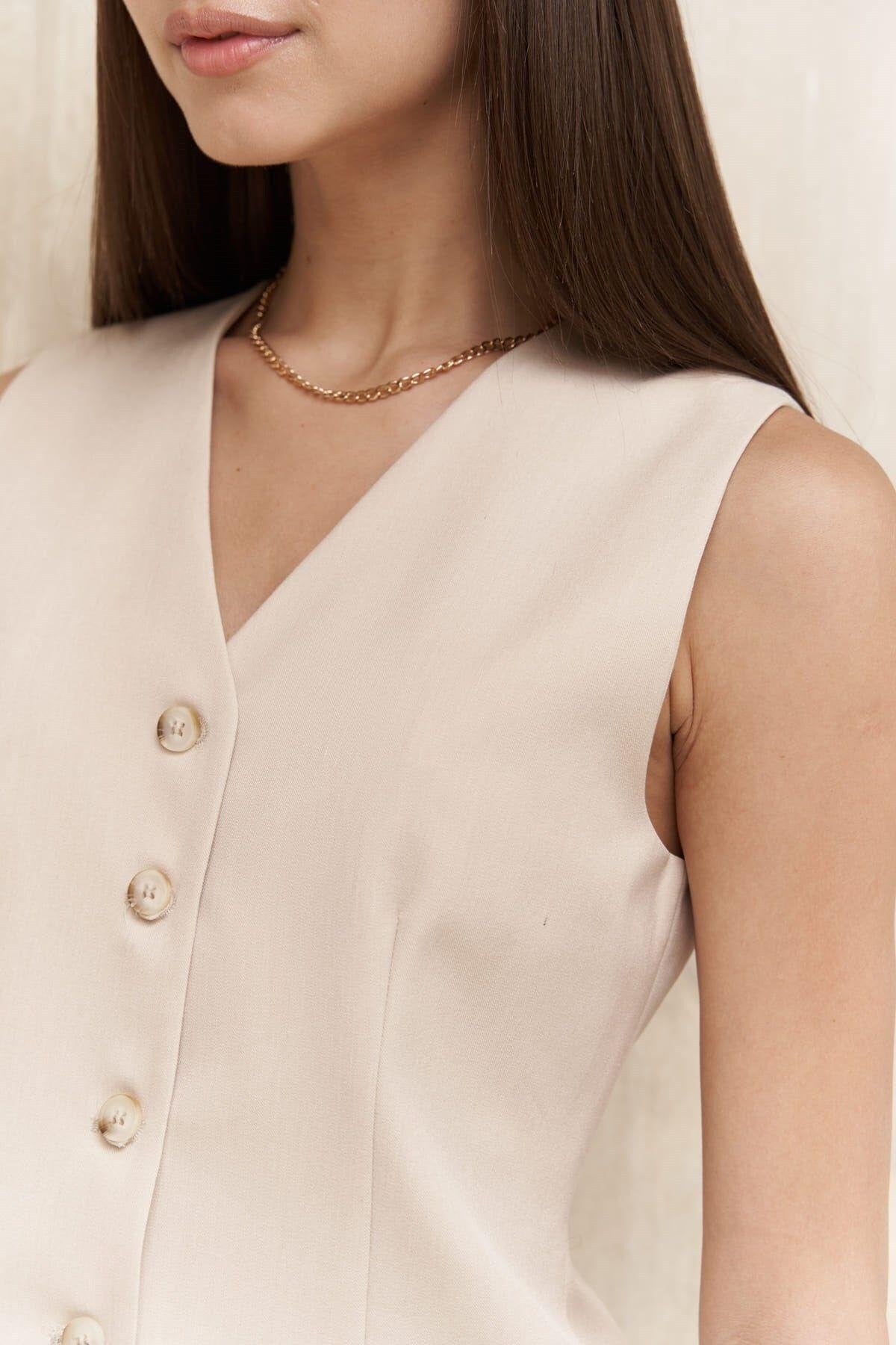 Sleeveless button vest with matching beige wide-leg trousers – SHAÉN EASE Collection