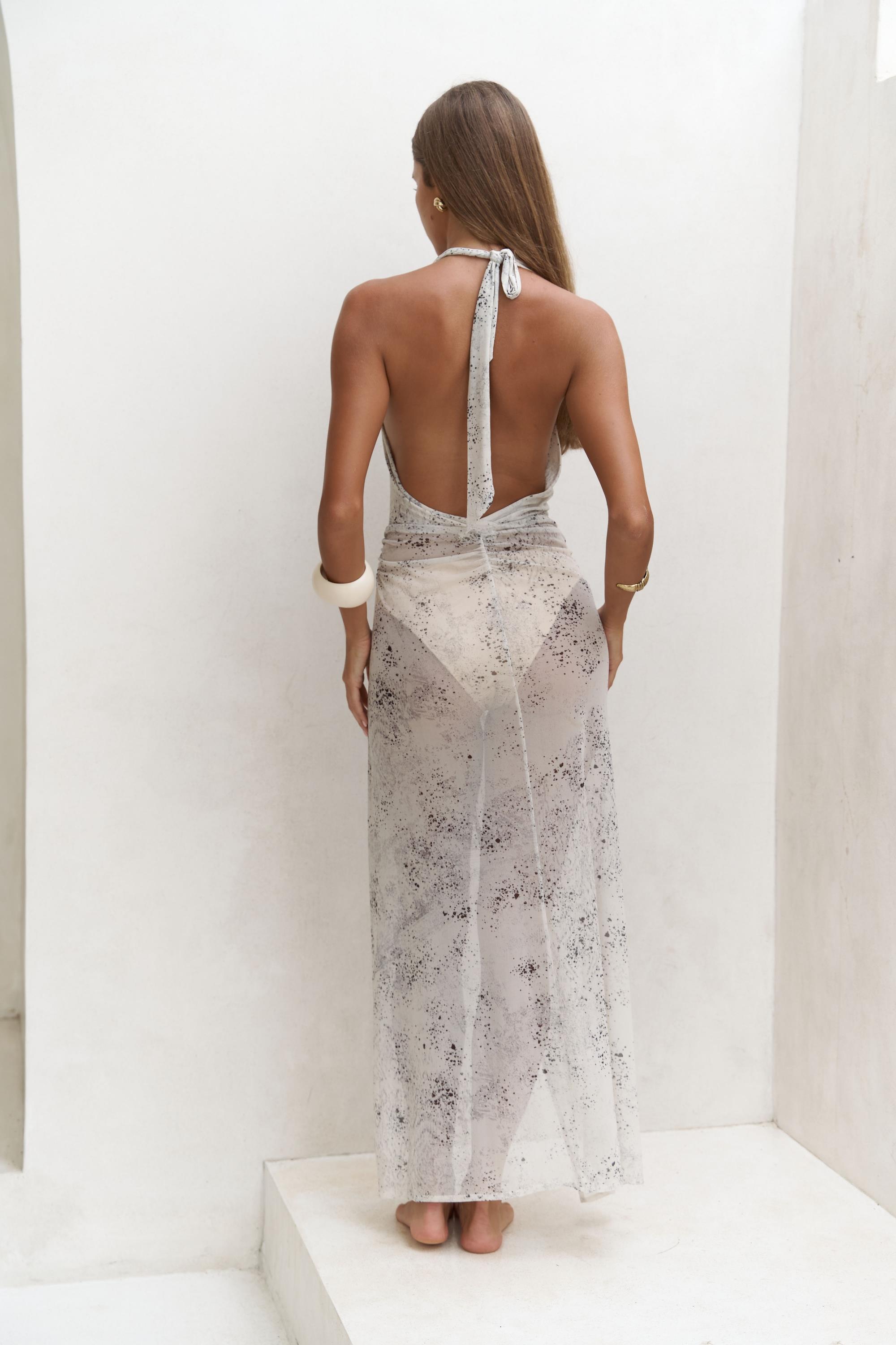Back view of halter dress tied at neck – SHAÉN summer look