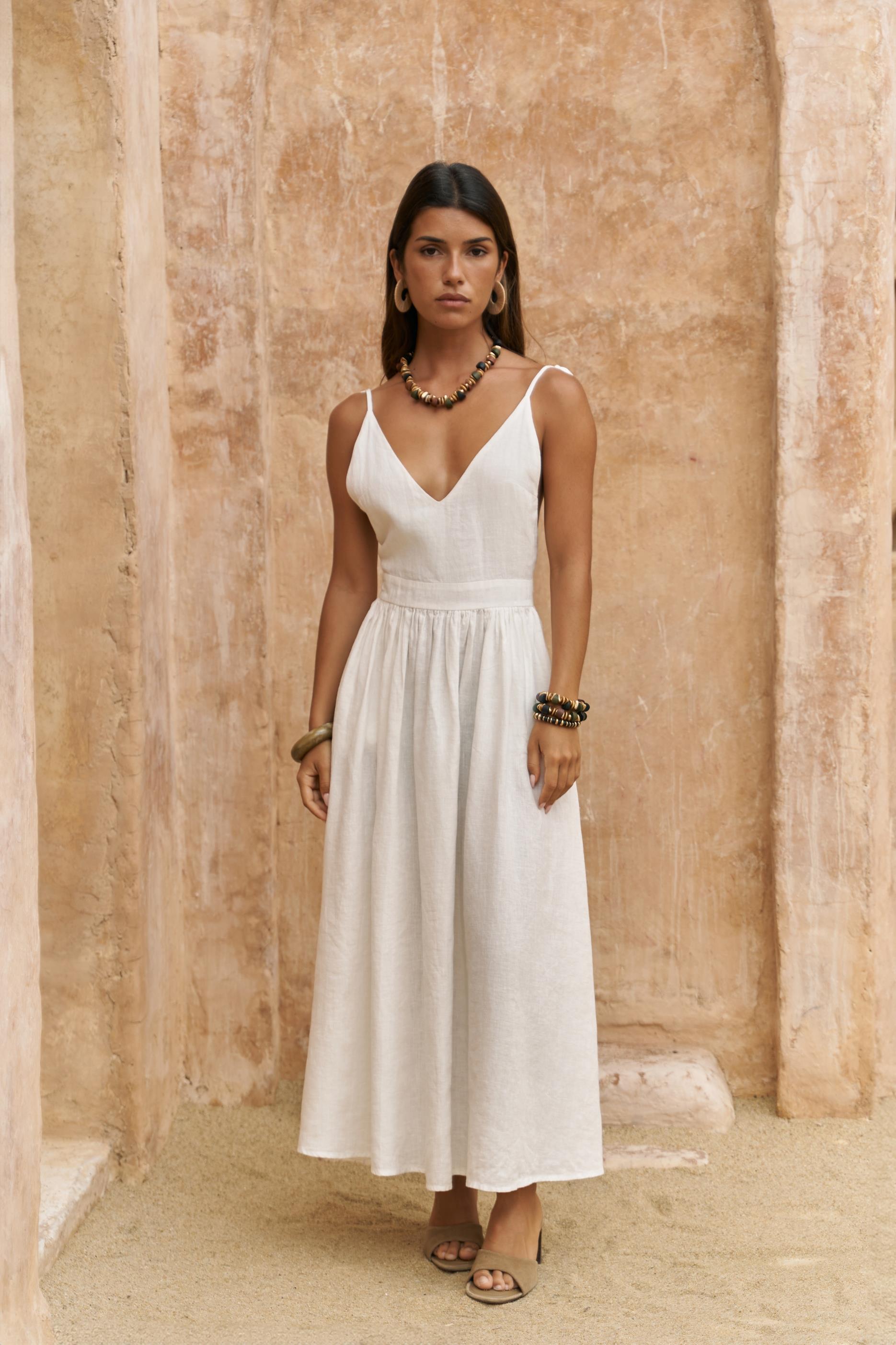 Strappy V-neck dress in airy linen fabric
